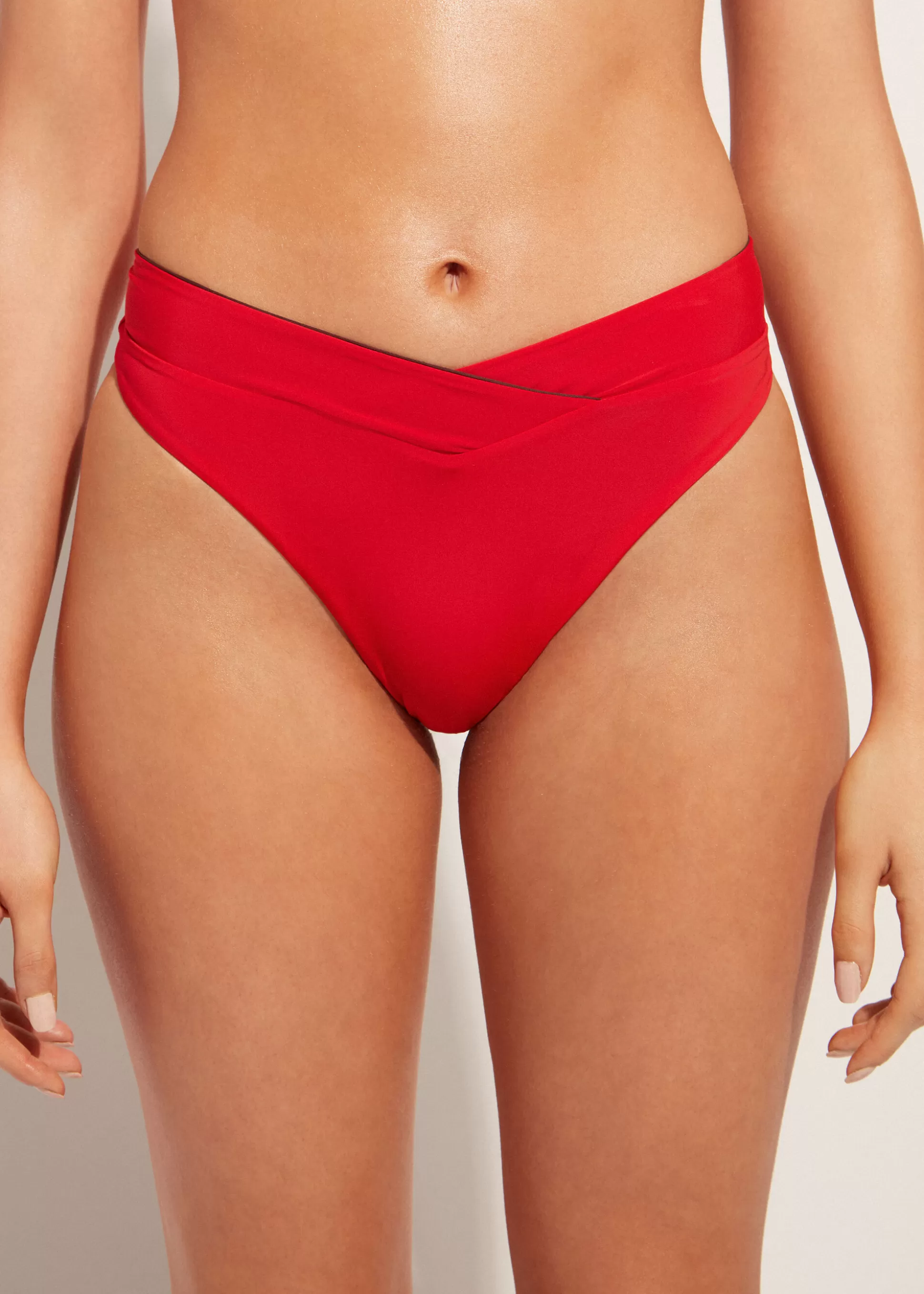 Bas De Maillot Bresilien Taille Haute Avec Coupe En V Indonesia*Calzedonia Discount